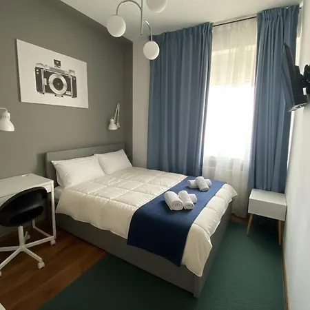 4-bedroom With Skyline Balcony - Sleeps 8 Lägenhet Bukarest