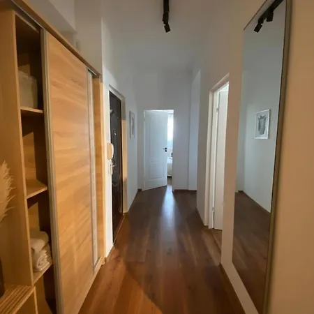 4-bedroom With Skyline Balcony - Sleeps 8 Lägenhet Bukarest