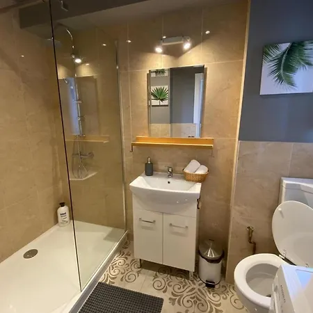 Lägenhet 4-bedroom With Skyline Balcony - Sleeps 8 *