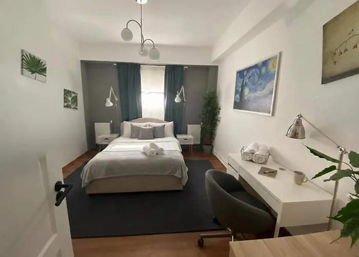 4-bedroom With Skyline Balcony - Sleeps 8 Apartment *
