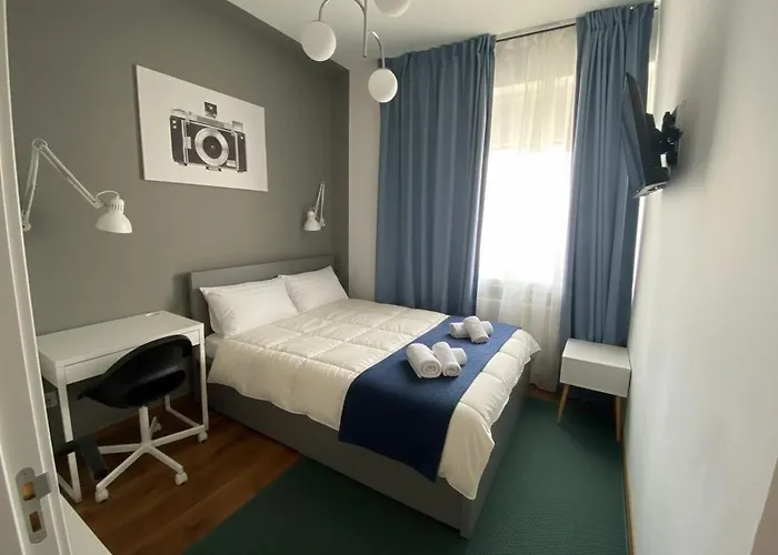 4-bedroom With Skyline Balcony - Sleeps 8 Apartment Bucharest