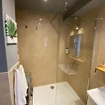 4-bedroom With Skyline Balcony - Sleeps 8 *