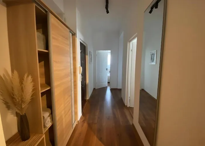 4-bedroom With Skyline Balcony - Sleeps 8 Apartment Bucharest